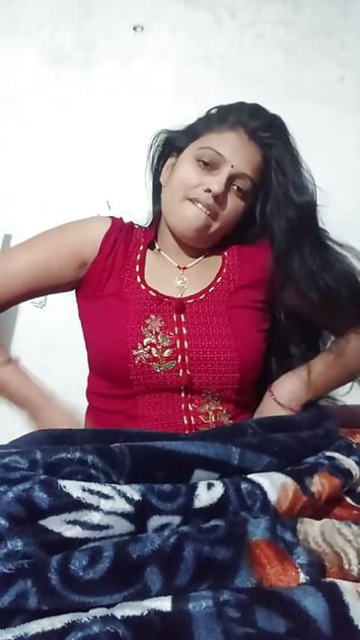 Indian roommate me hard in missionary then pull my hair while
