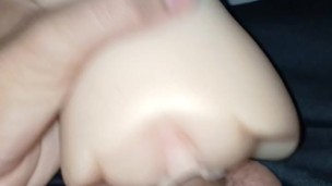 Se masturbando com uma buceta gostosa.