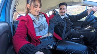 Anale duro per la vicina che voleva un passaggio a casa (public,outdoor)